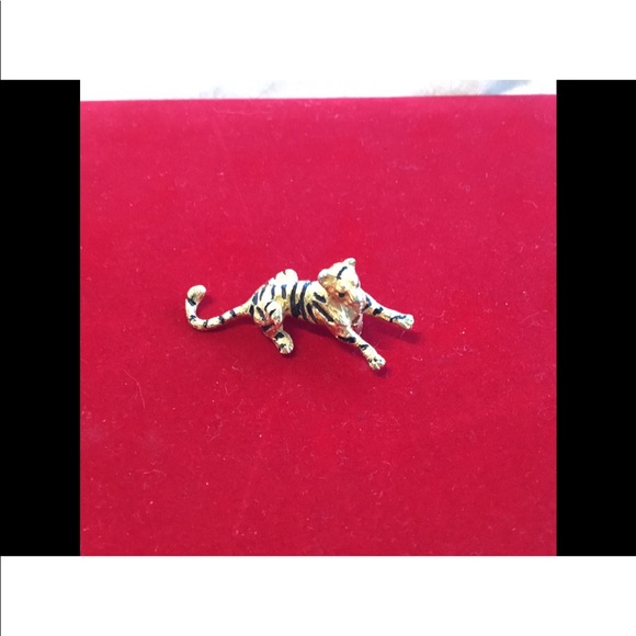 Vintage Tiger Pin great on clothes bags etc - Picture 2 of 7